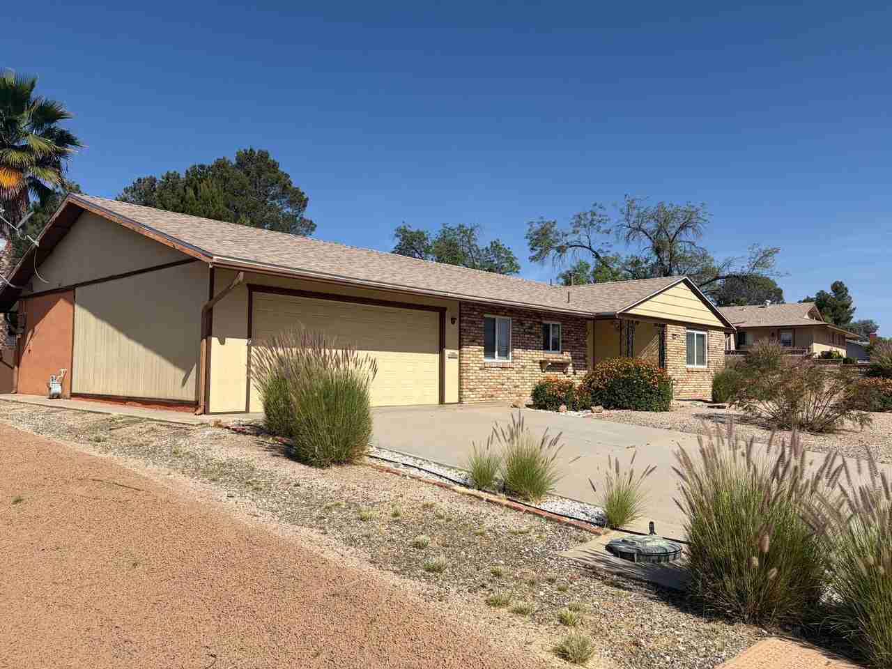 28033 Radford Dr - Photo 2 of 30