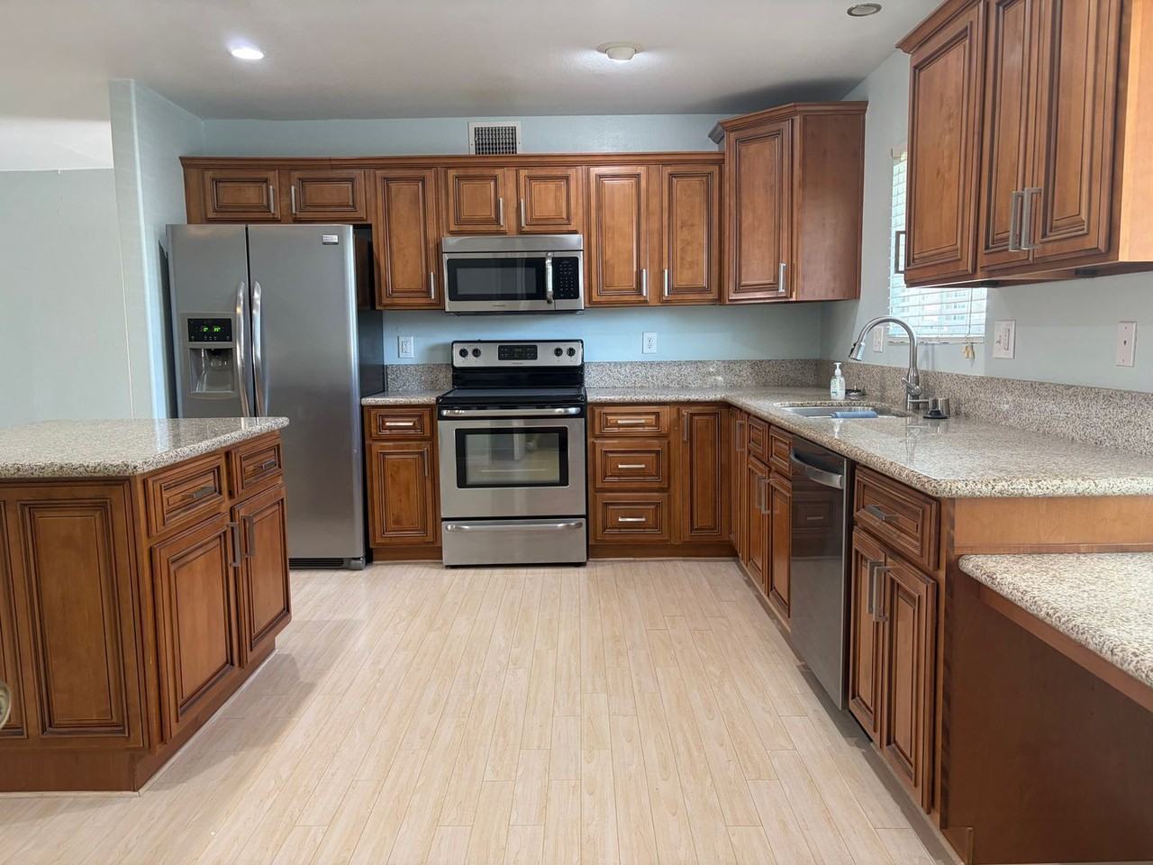 28033 Radford Dr - Photo 4 of 30