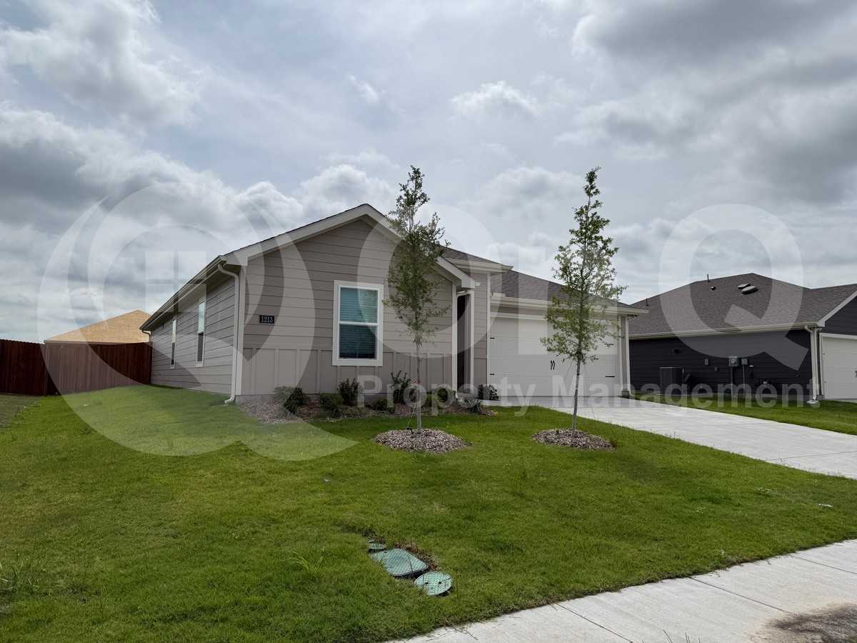1213 Bristlecone Dr - Photo 2 of 4