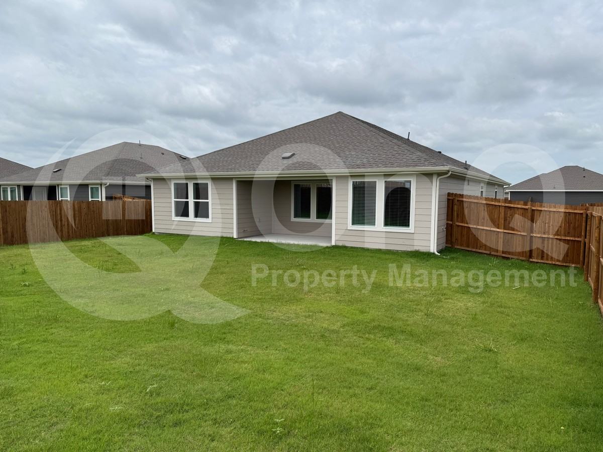 1213 Bristlecone Dr - Photo 3 of 4