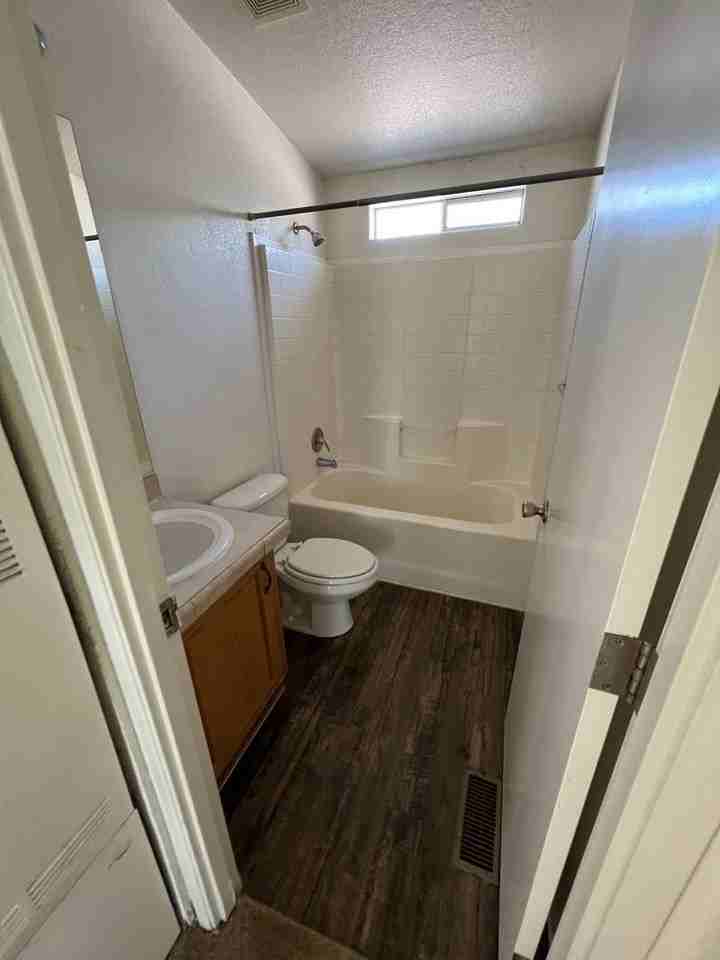 1915 N Park Ave #2 - Photo 6 of 12