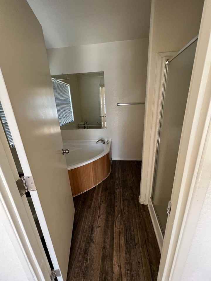 1915 N Park Ave #2 - Photo 7 of 12