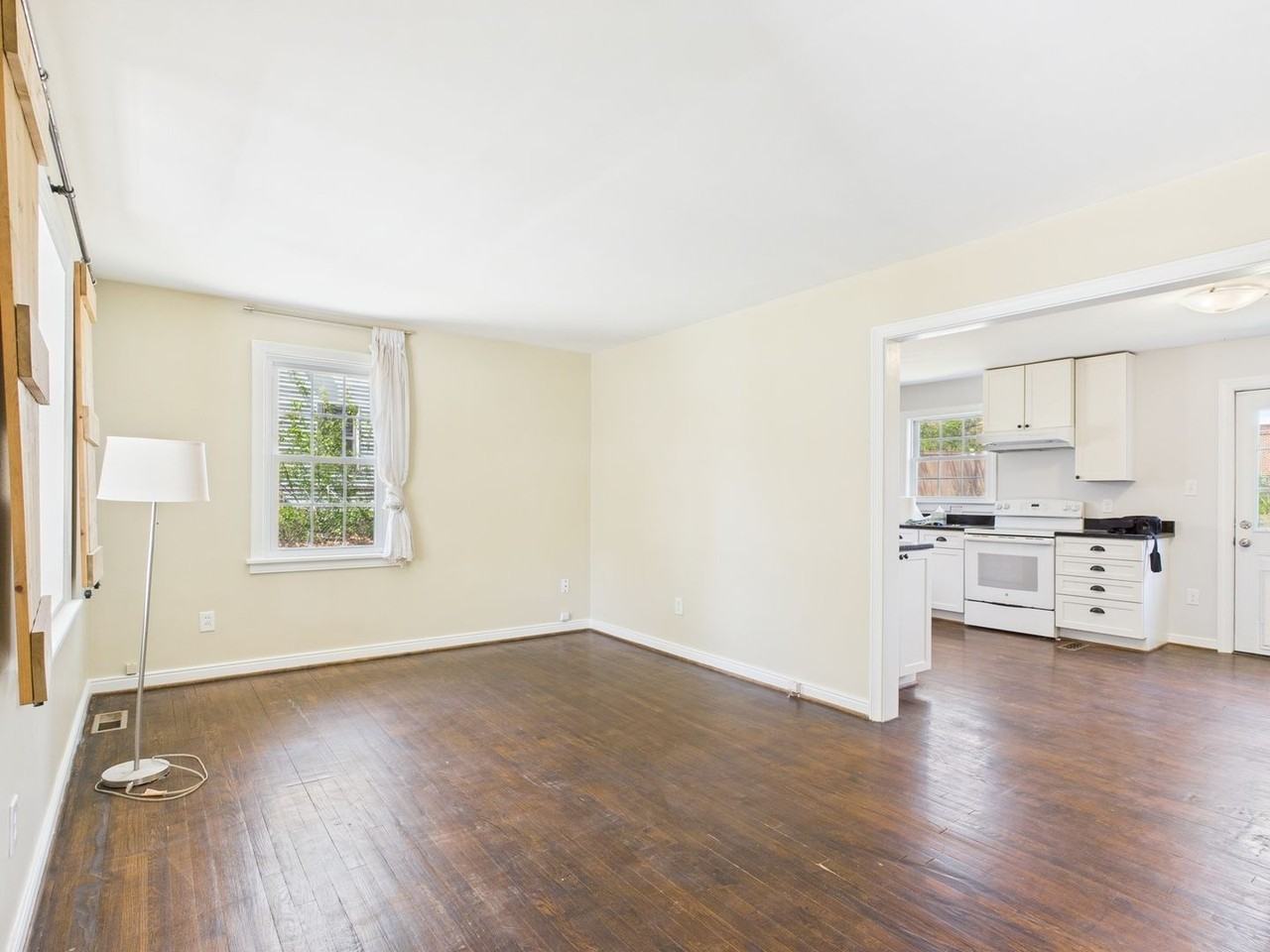 6306 Engel Rd - Photo 7 of 35