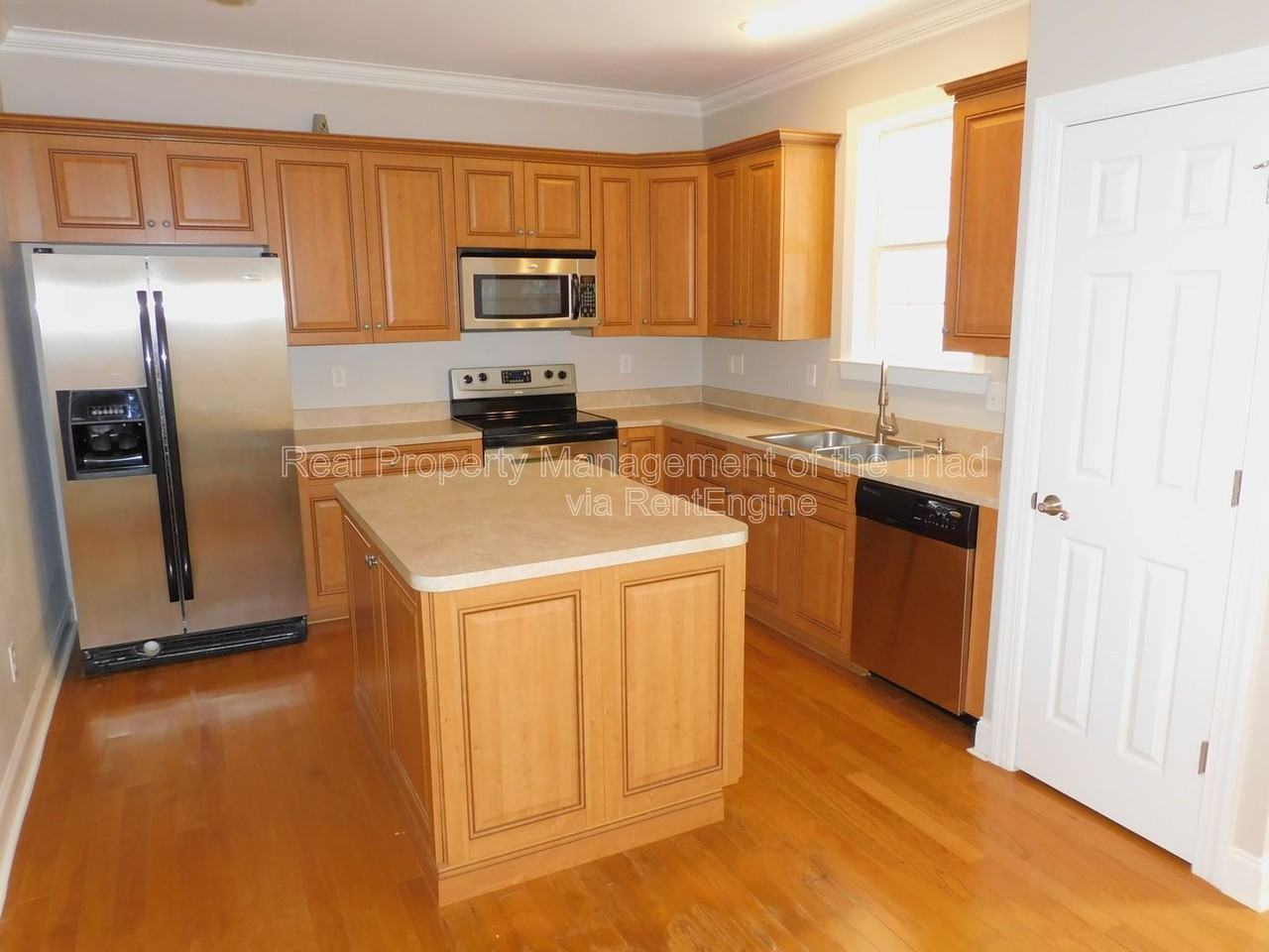 4 Rhododendron Dr - Photo 5 of 26