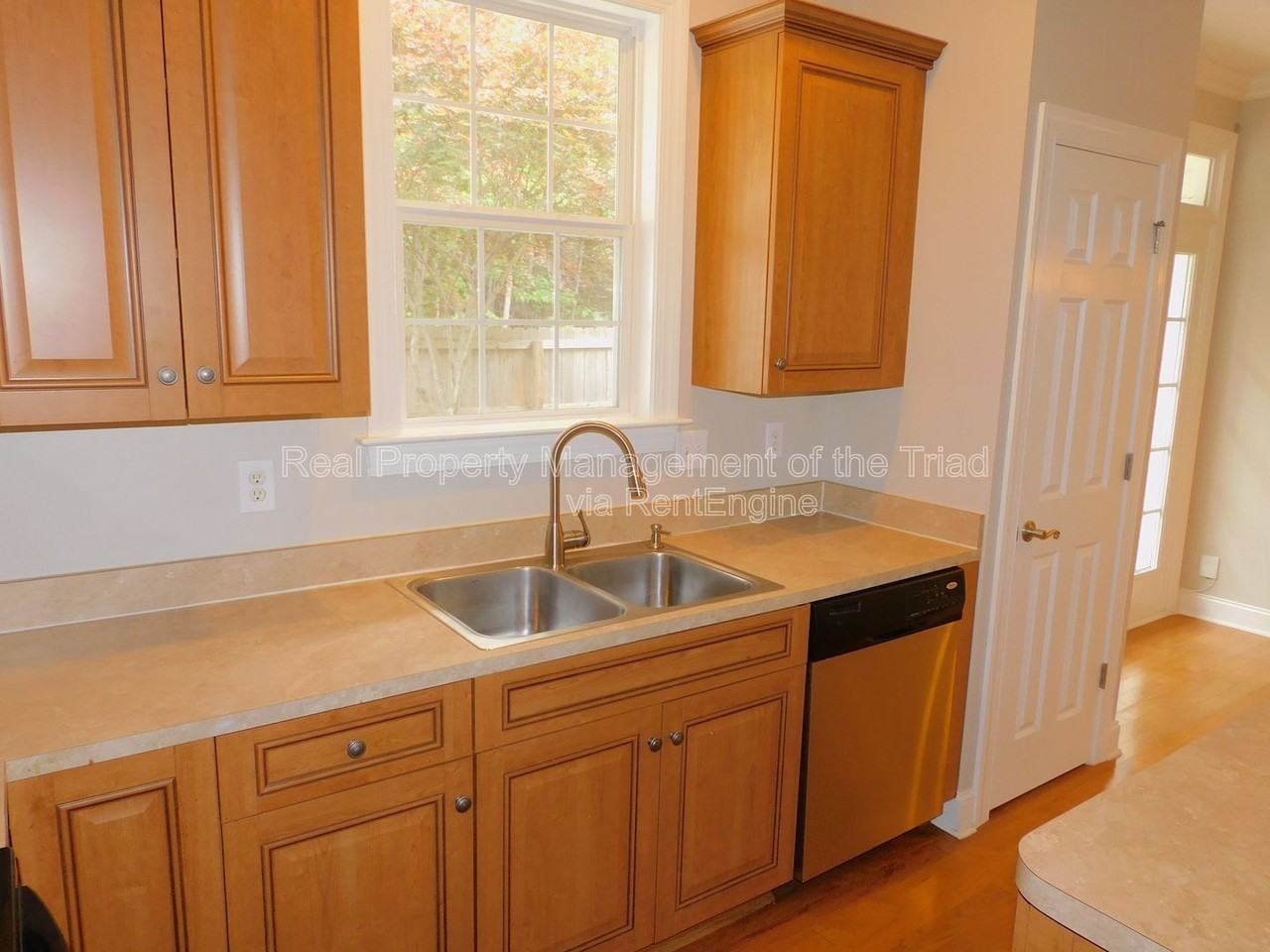 4 Rhododendron Dr - Photo 7 of 26