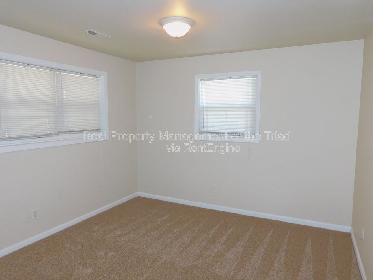 2118 Everitt St #K - Photo 3 of 18