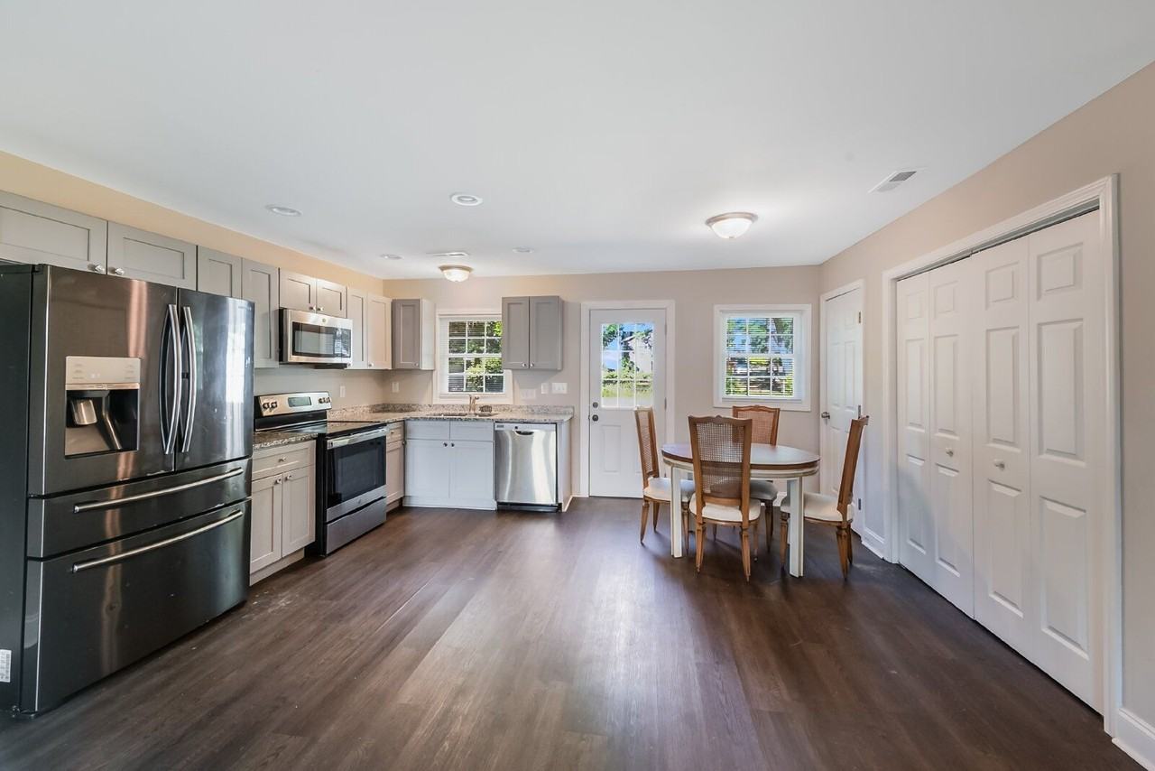 912 E Joyner St - Photo 4 of 17