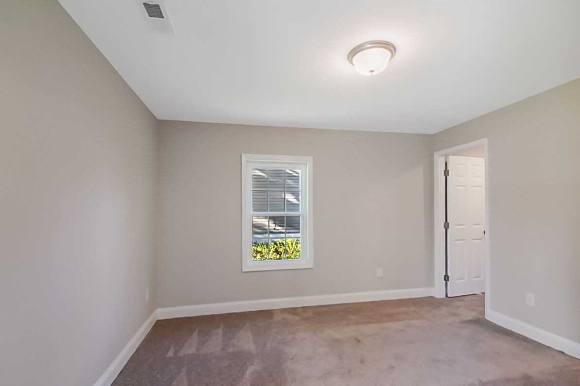 912 E Joyner St - Photo 6 of 17
