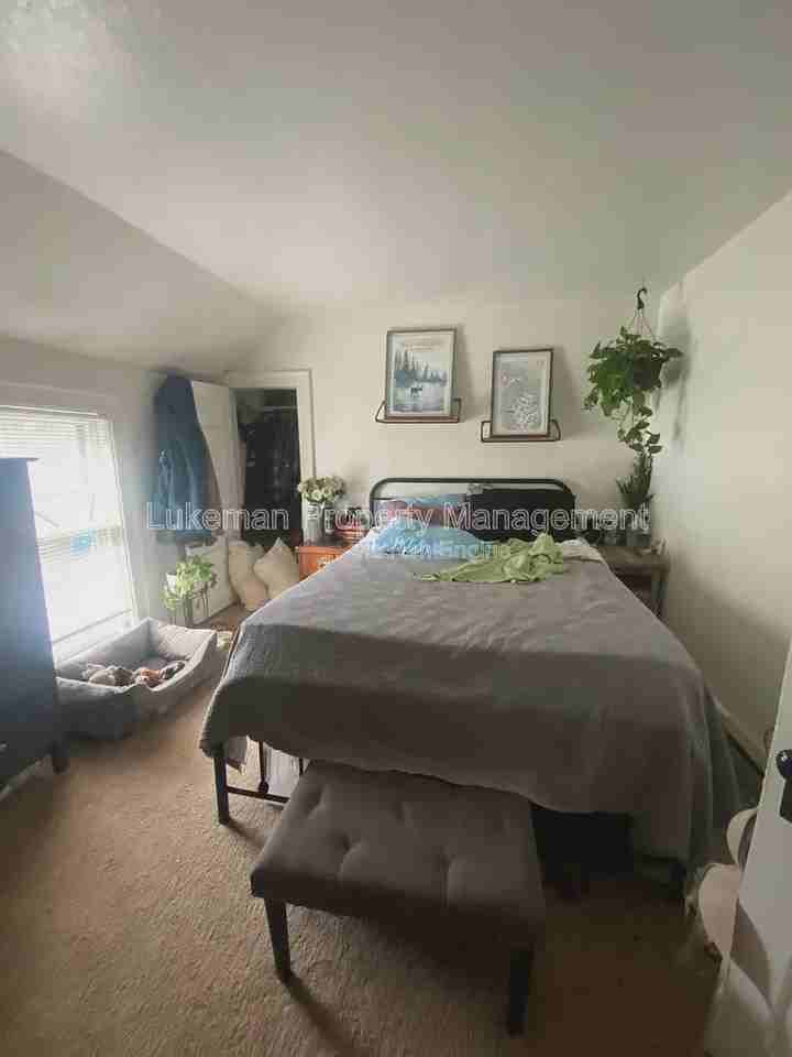 839 Davis St - Photo 4 of 8