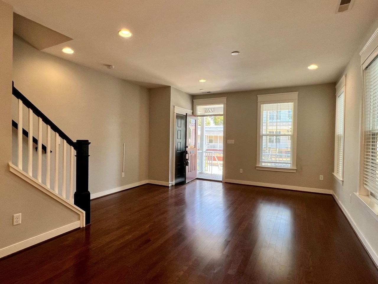 1228 N 31st St - Photo 5 of 39