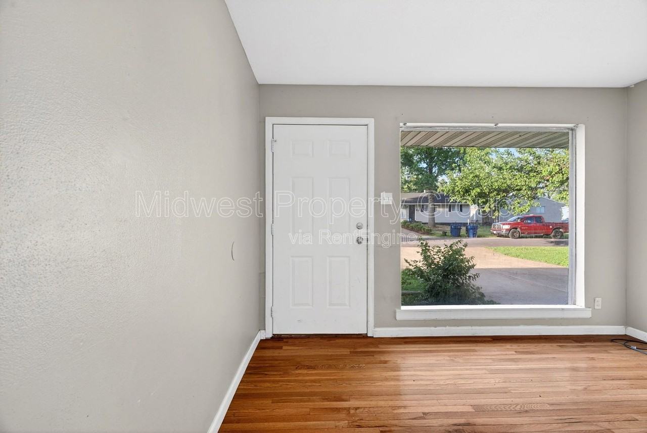 710 Tyson Dr - Photo 2 of 31