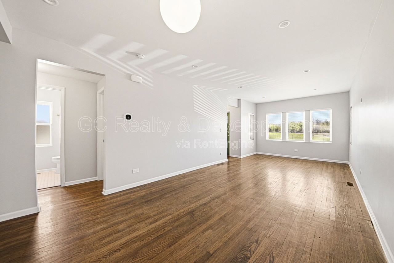 2036 S 1st Ave - Photo 3 of 19