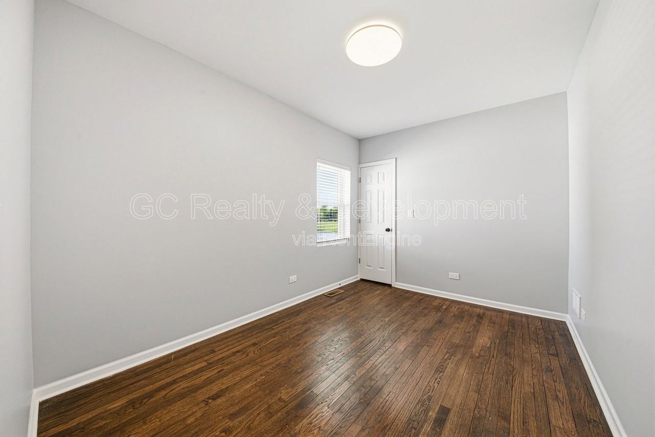 2036 S 1st Ave - Photo 4 of 19