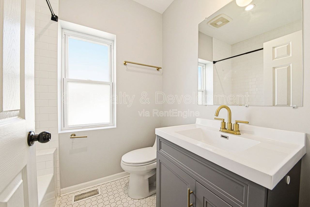 2036 S 1st Ave - Photo 5 of 19