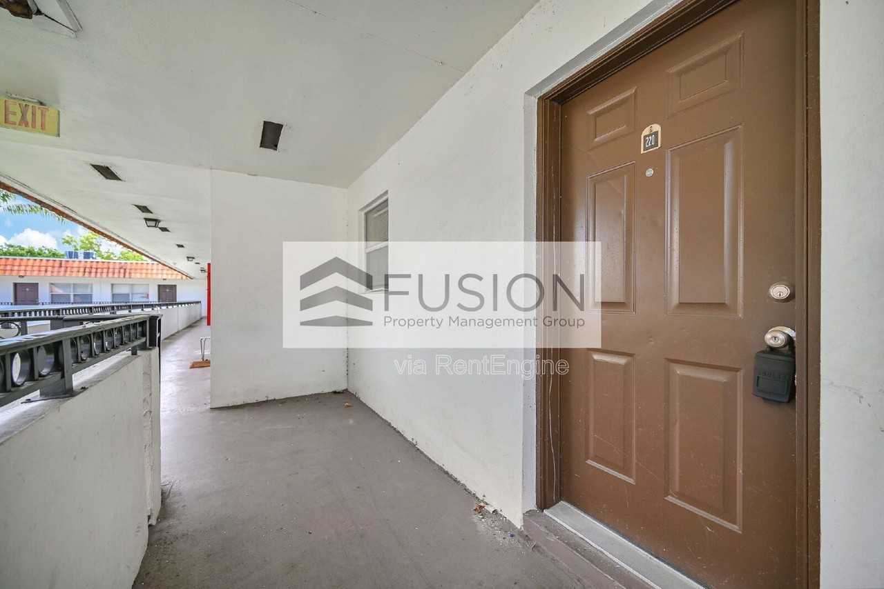 400 Nw 65th Ave #220 - Photo 4 of 17