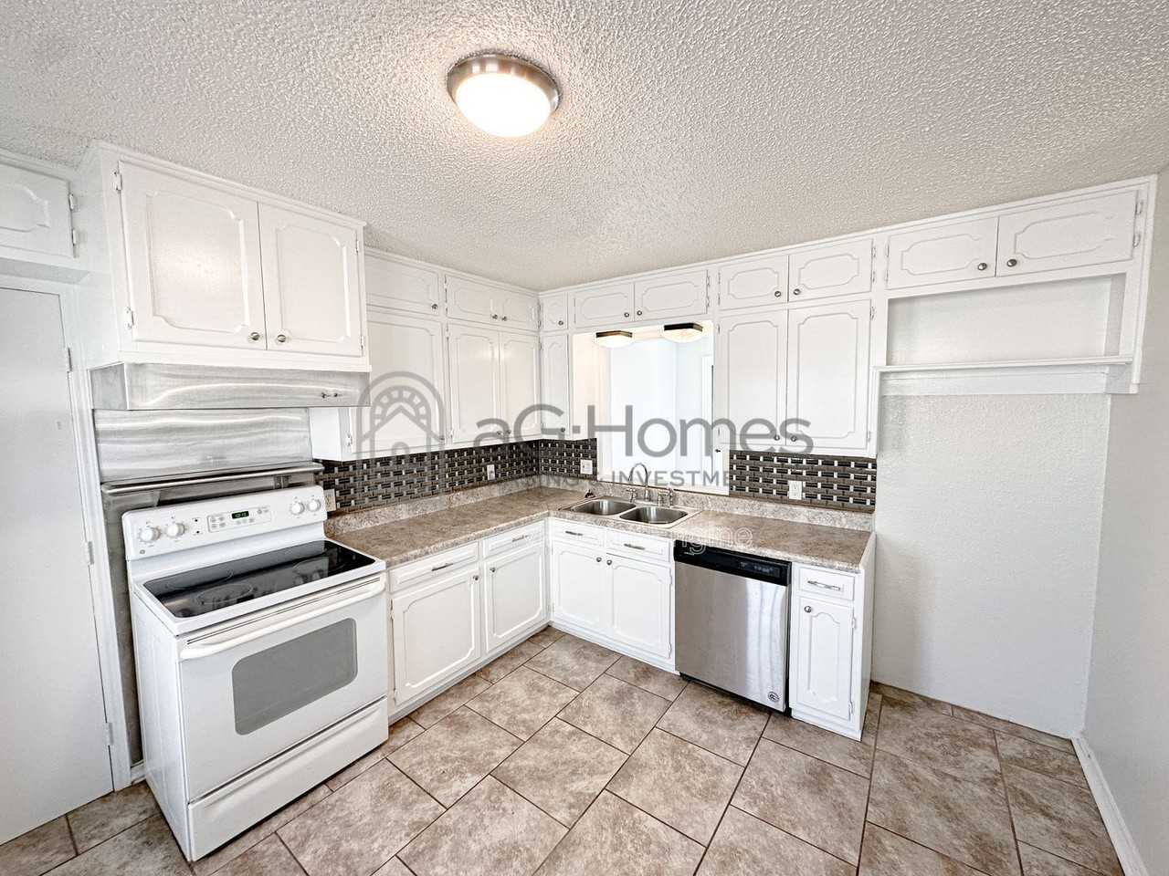 2017 N Keeton Ave - Photo 2 of 33