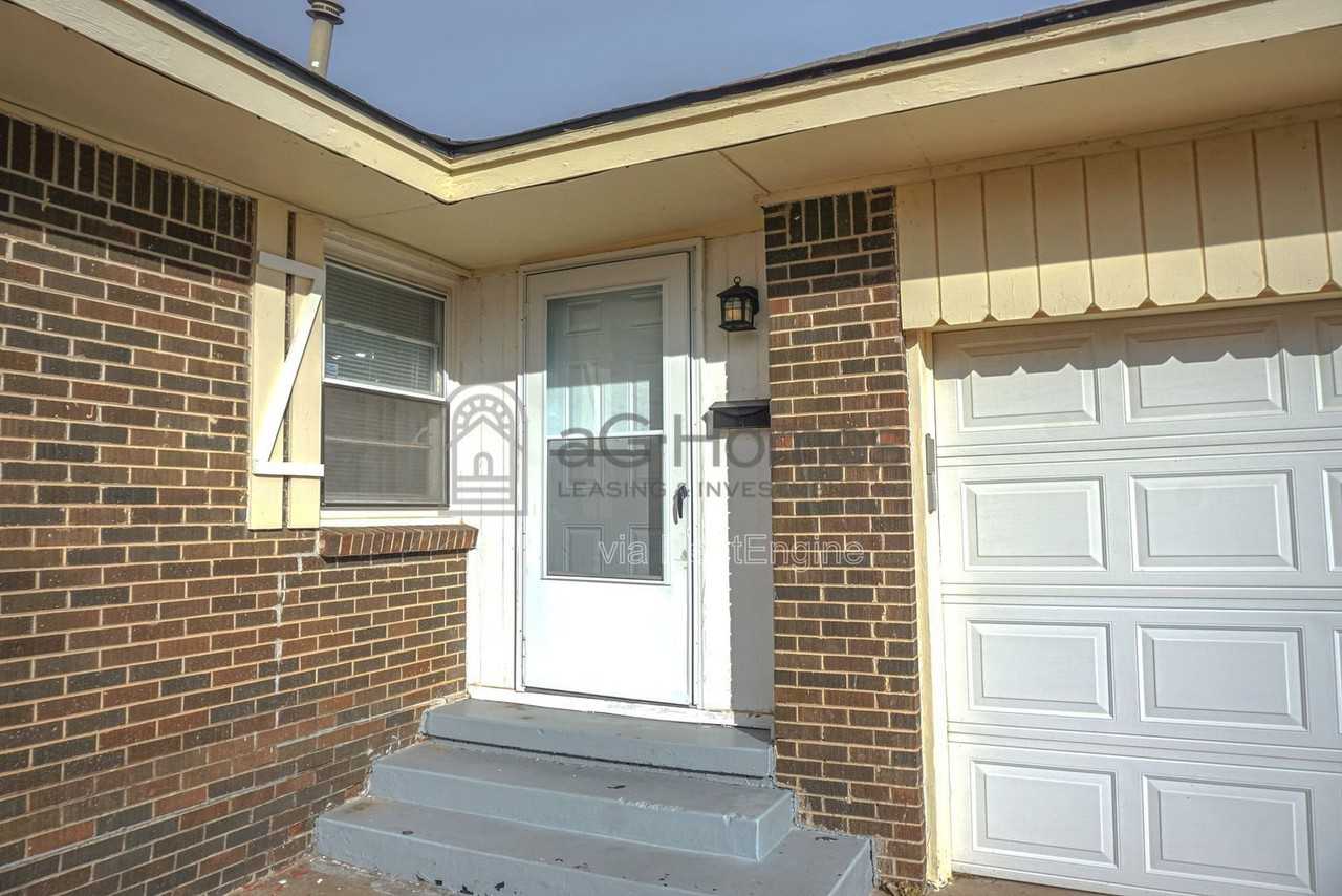 2017 N Keeton Ave - Photo 4 of 33