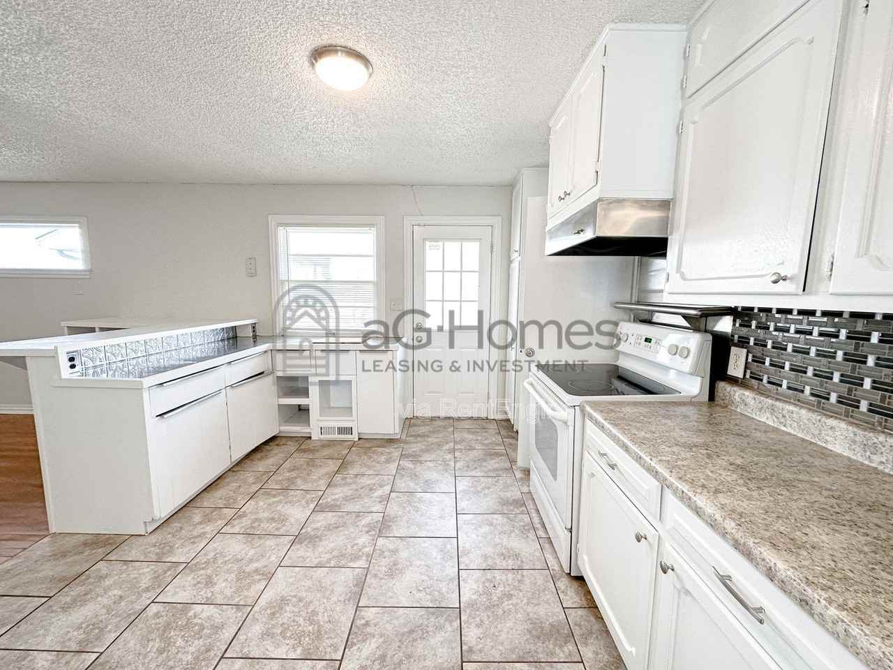2017 N Keeton Ave - Photo 5 of 33