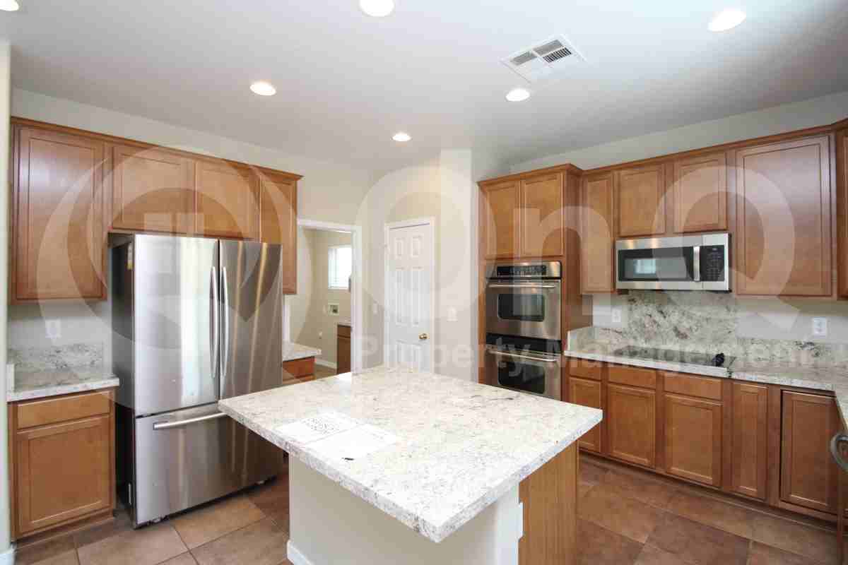 17331 W Saguaro Ln - Photo 4 of 27