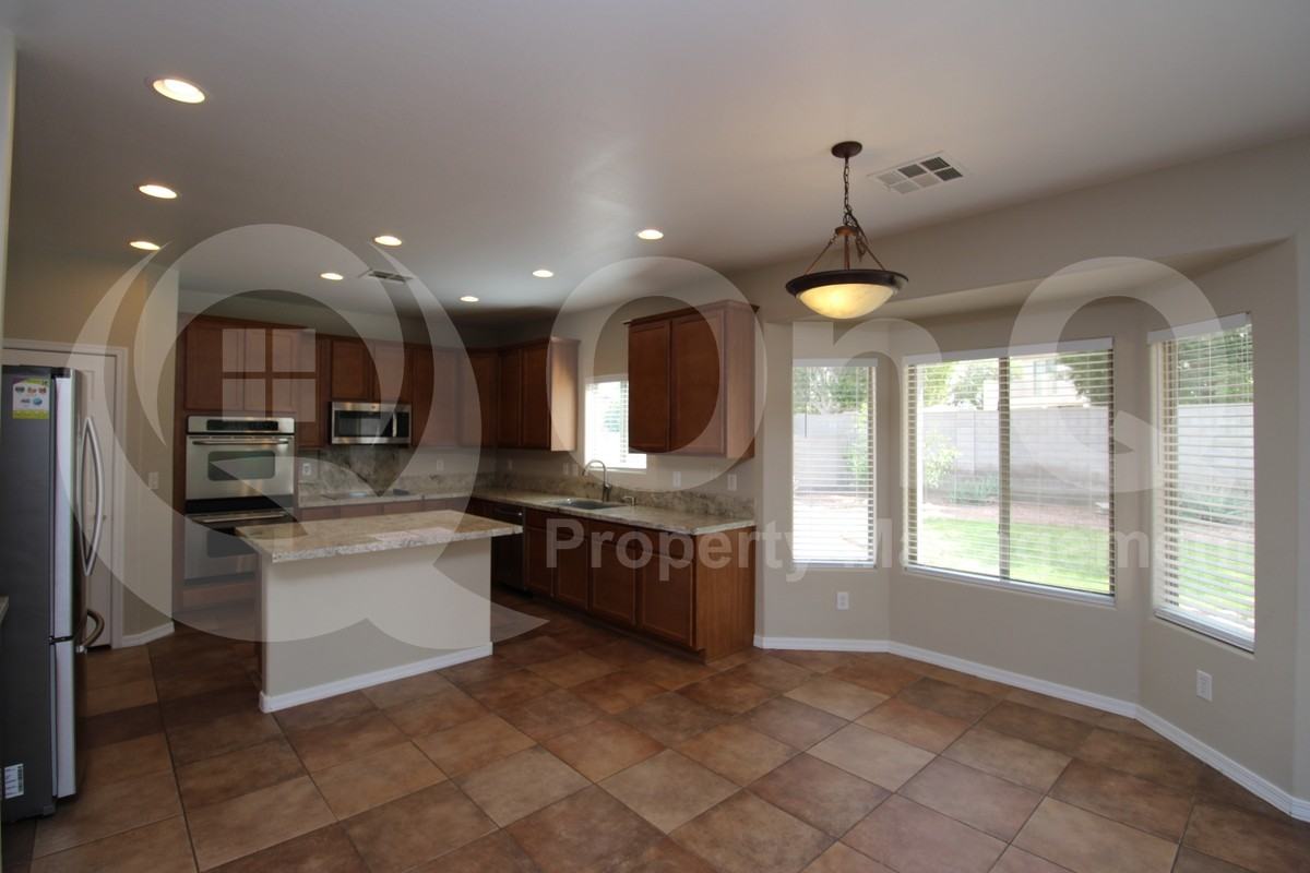 17331 W Saguaro Ln - Photo 6 of 27