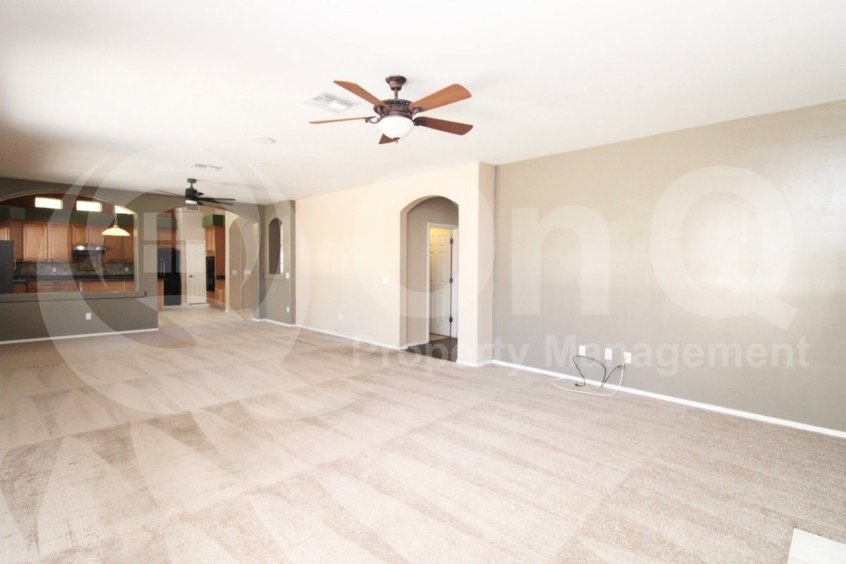 2290 W Maplewood St - Photo 7 of 33