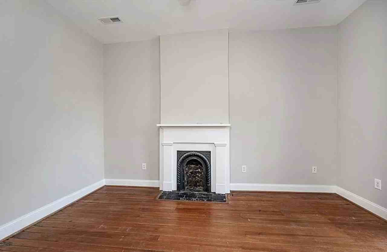 513 S Laurel St - Photo 5 of 29