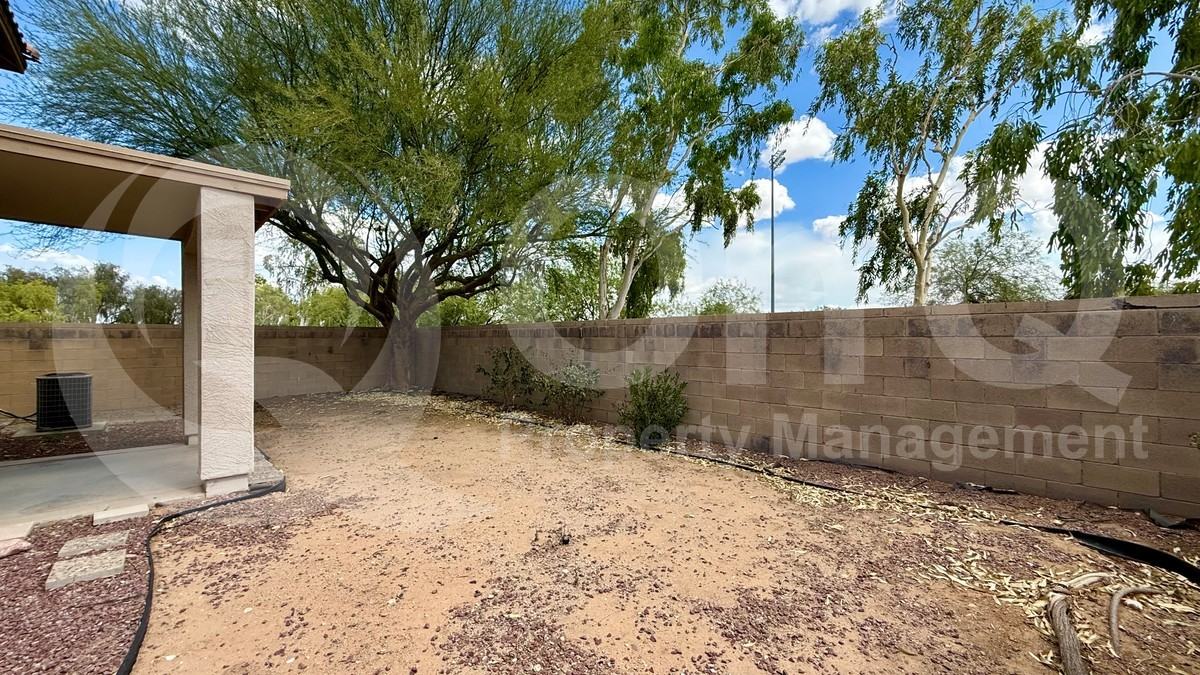 16903 W Marconi Ave - Photo 2 of 47