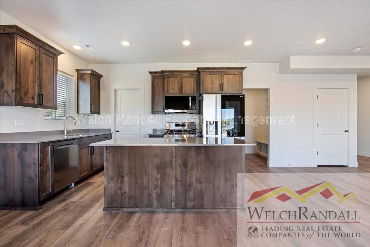 245 W 600 N - Photo 5 of 23