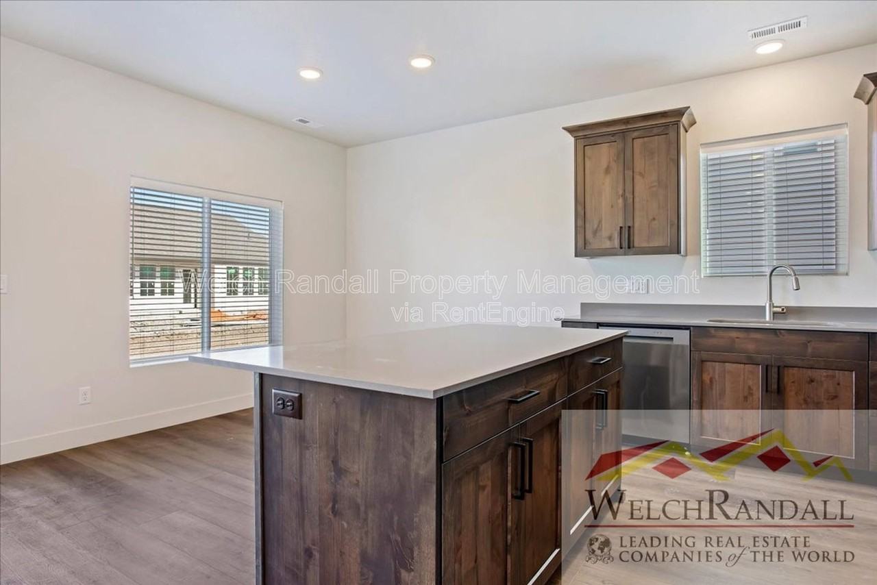 245 W 600 N - Photo 6 of 23