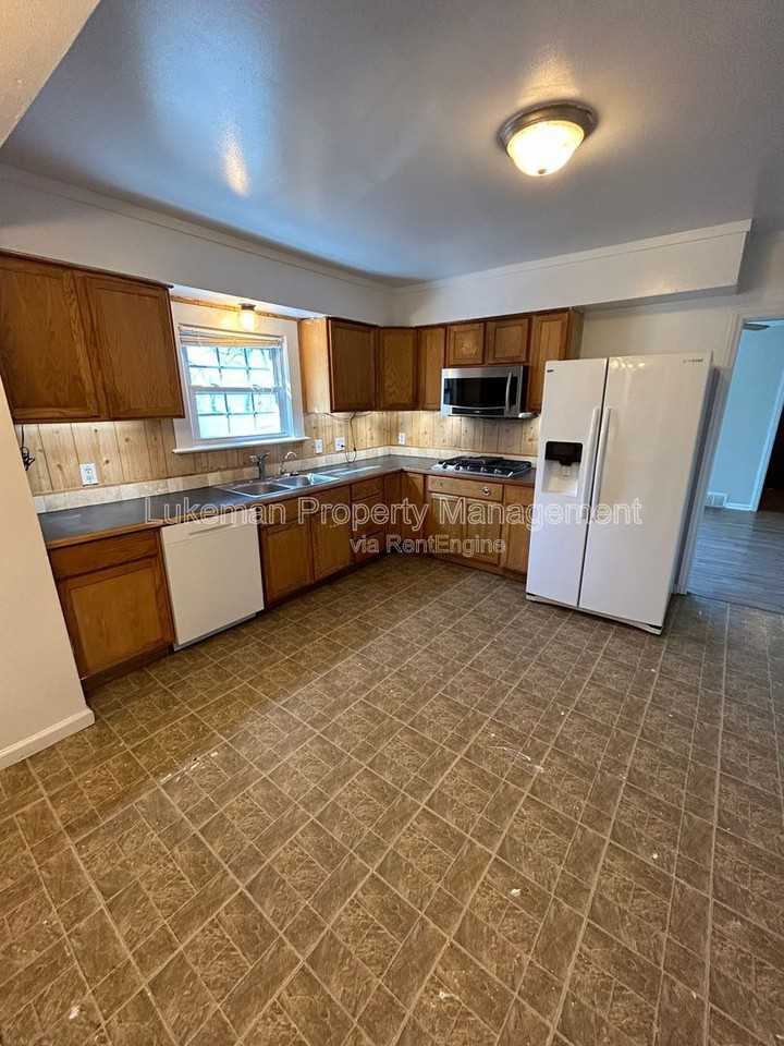 2004 Woodward Ave - Photo 3 of 33