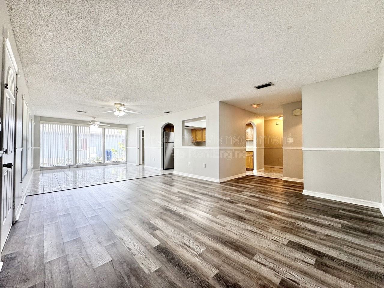 929 Louisiana Ave #927 - Photo 3 of 18