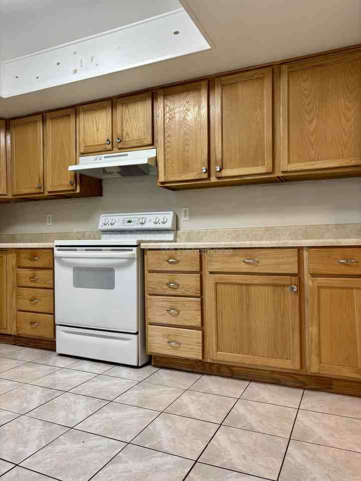 929 Louisiana Ave #927 - Photo 4 of 18