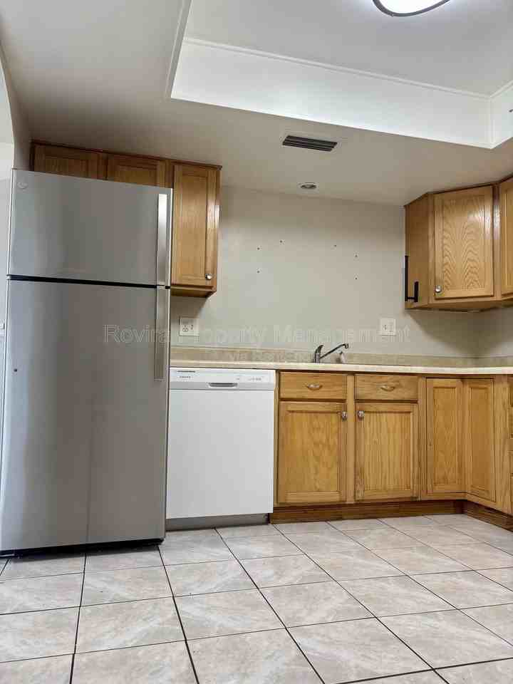 929 Louisiana Ave #927 - Photo 5 of 18