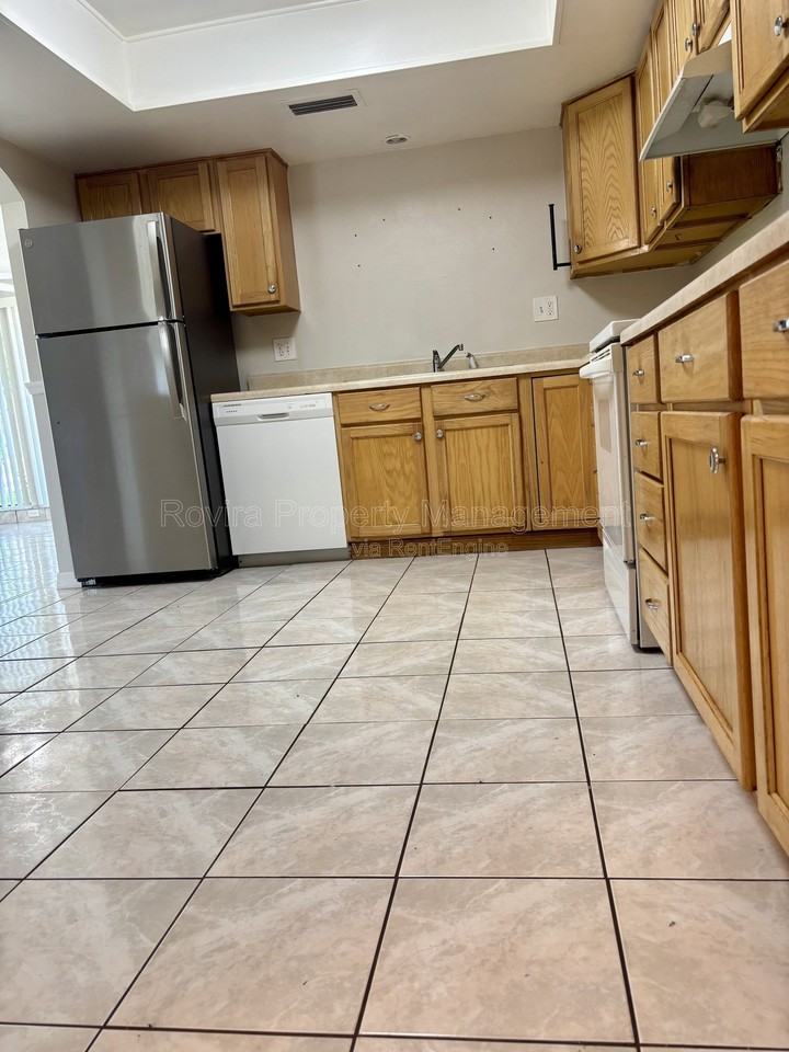 929 Louisiana Ave #927 - Photo 6 of 18