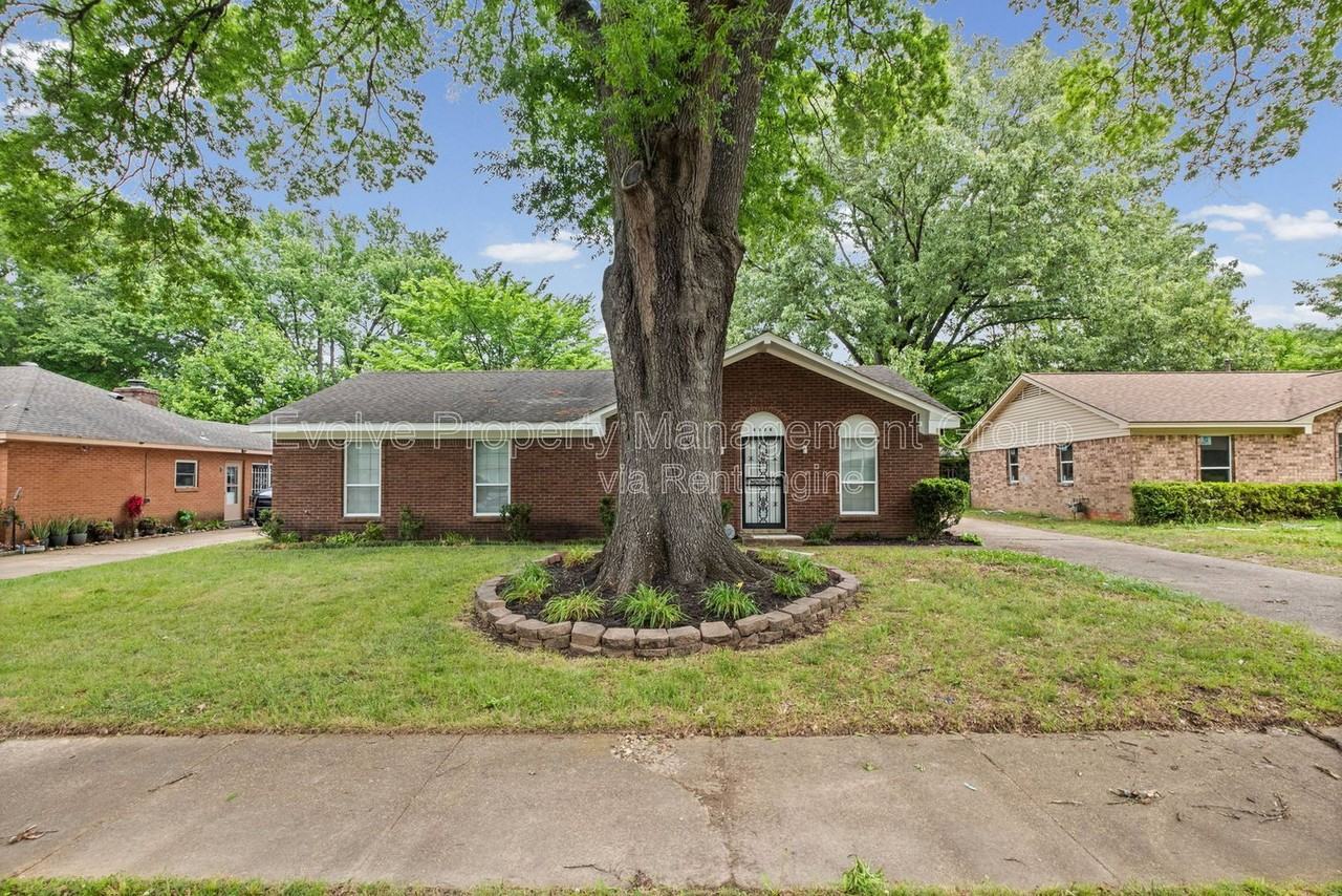 6326 Thornfield Dr - Photo 2 of 15