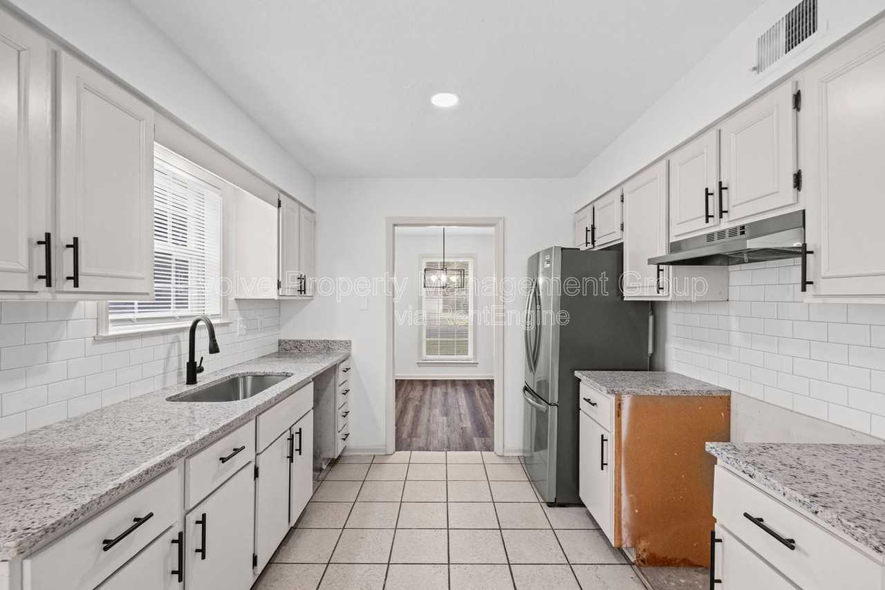 6326 Thornfield Dr - Photo 4 of 15
