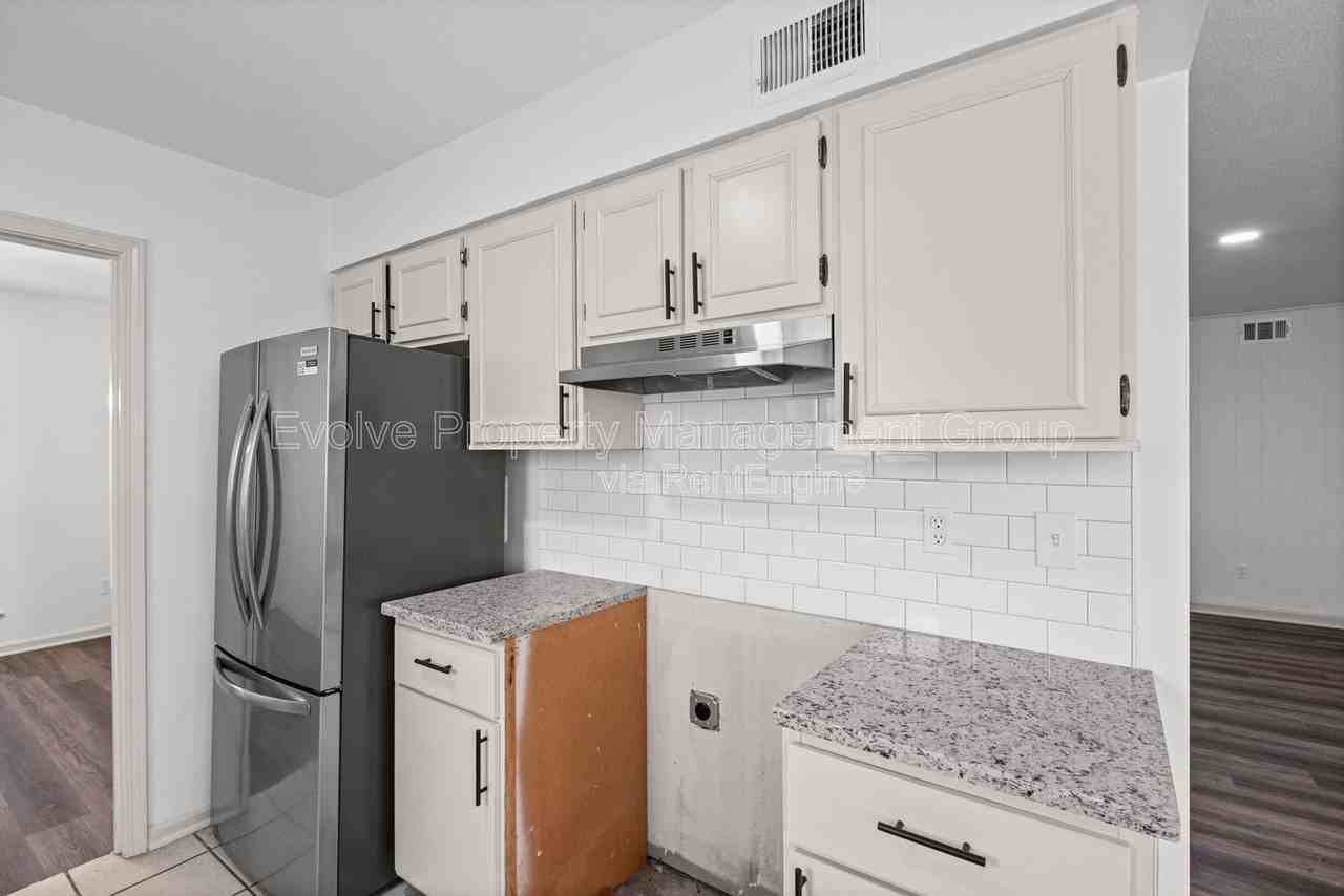 6326 Thornfield Dr - Photo 5 of 15