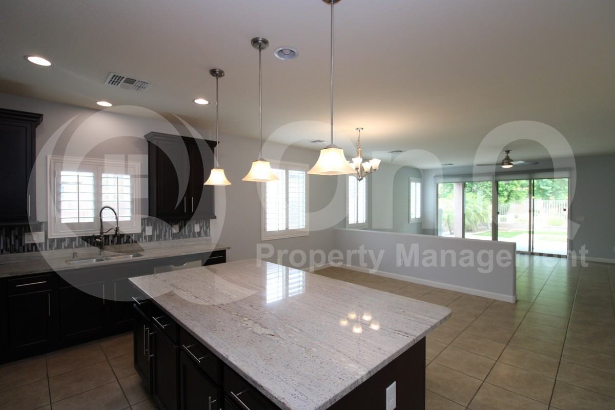 7562 W Tierra Buena Ln - Photo 5 of 22