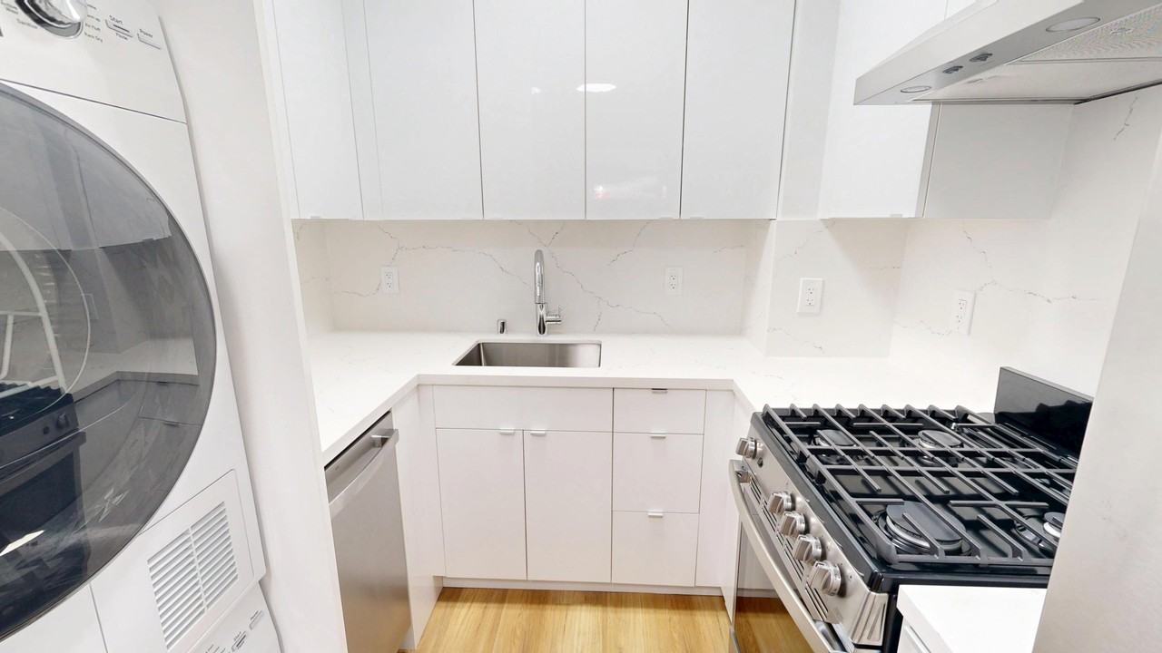 1900 Washington Street - Photo 2 of 12