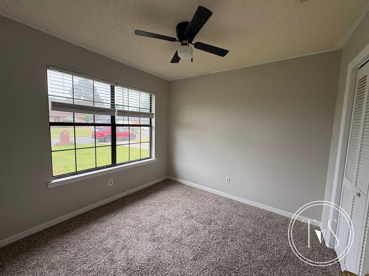 960 Gulfstream Rd - Photo 4 of 12