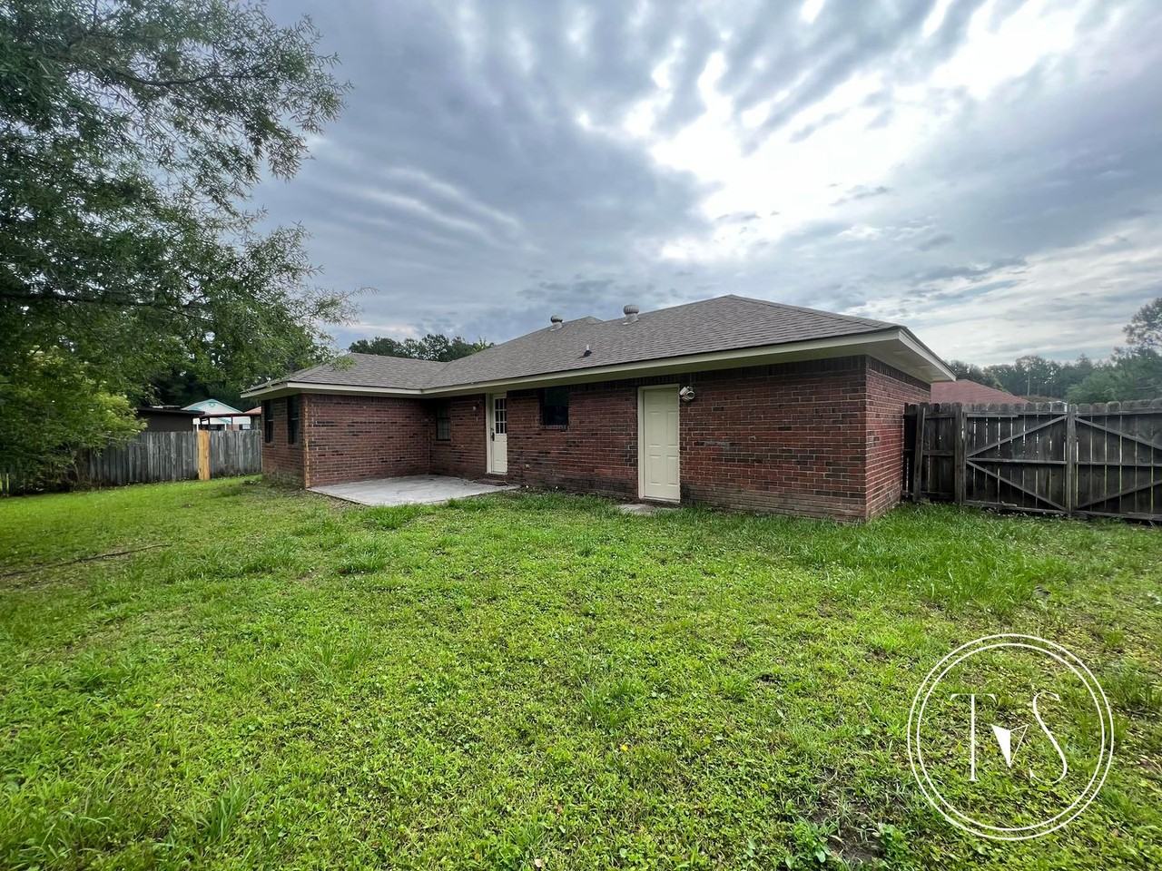 960 Gulfstream Rd - Photo 5 of 12