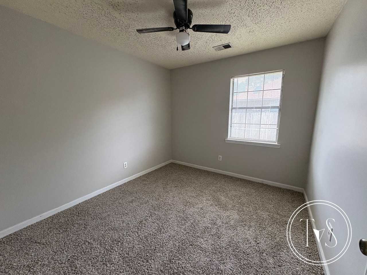 960 Gulfstream Rd - Photo 6 of 12