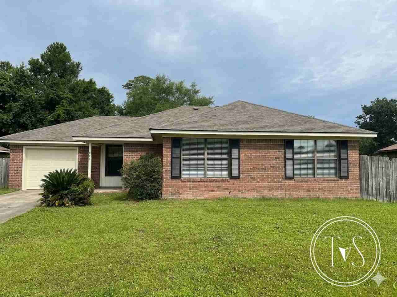 960 Gulfstream Rd - Photo 2 of 12
