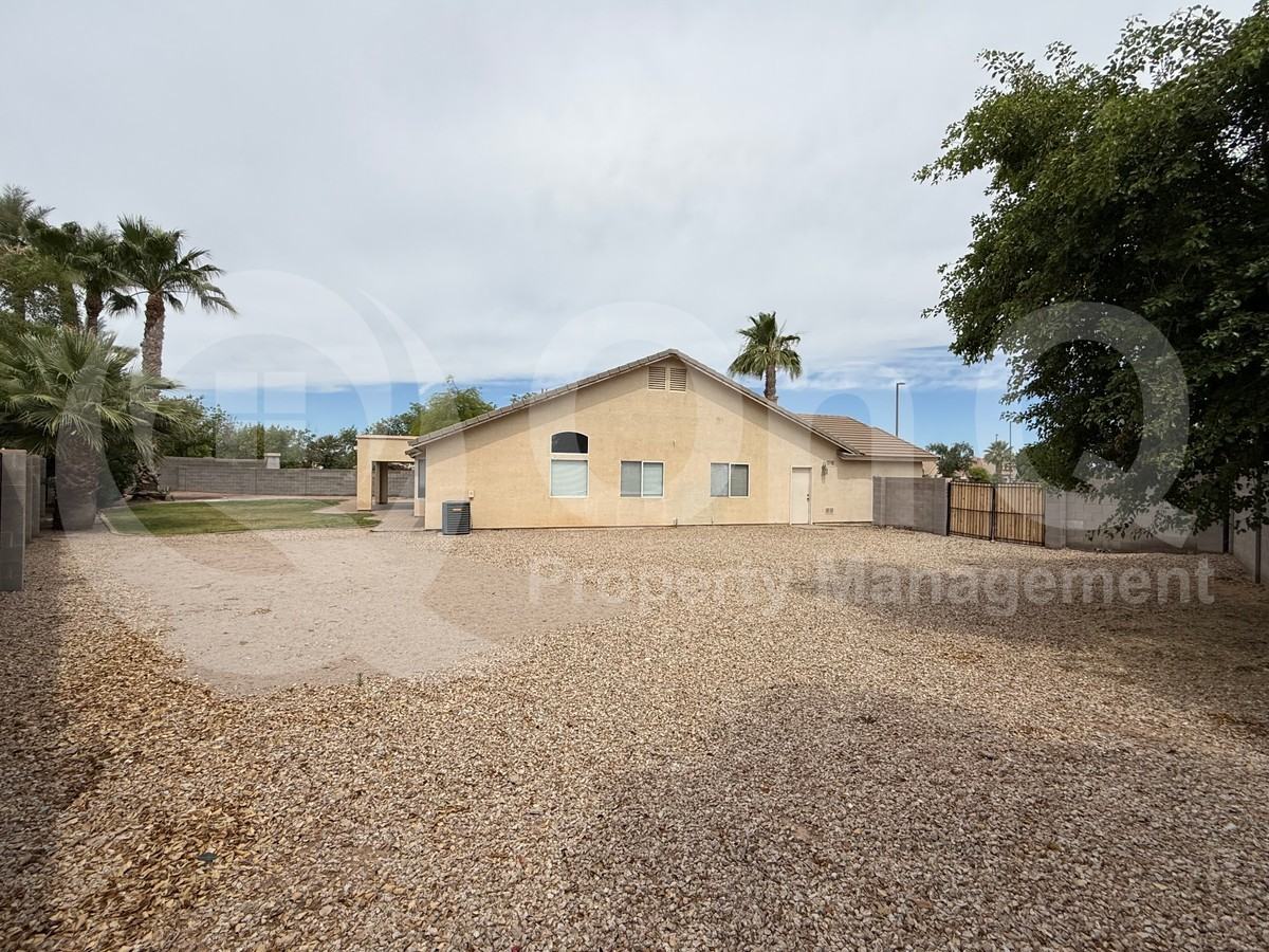 1139 E Morgan Ct - Photo 3 of 31