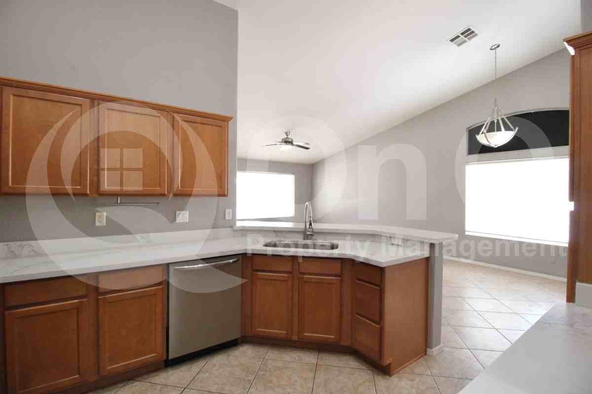 1139 E Morgan Ct - Photo 4 of 31