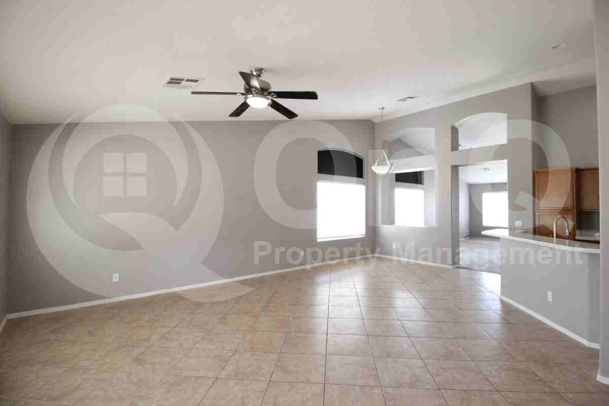 1139 E Morgan Ct - Photo 7 of 31