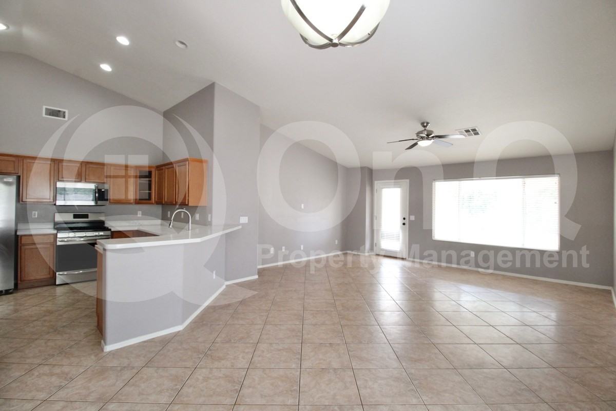 1139 E Morgan Ct - Photo 6 of 31