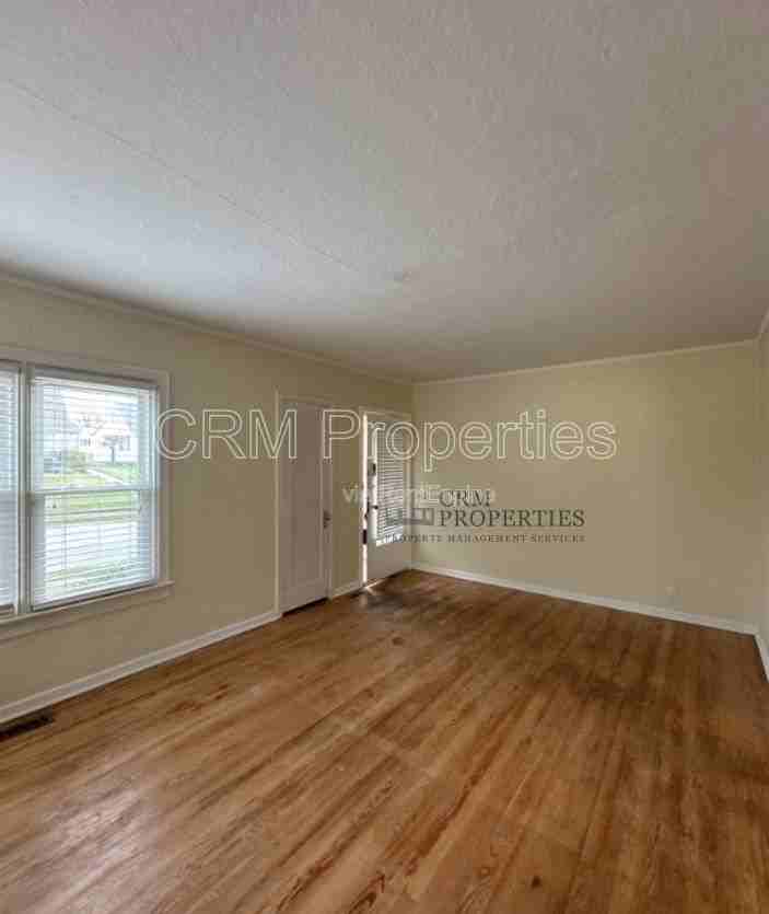 1907 S Webster St - Photo 3 of 16