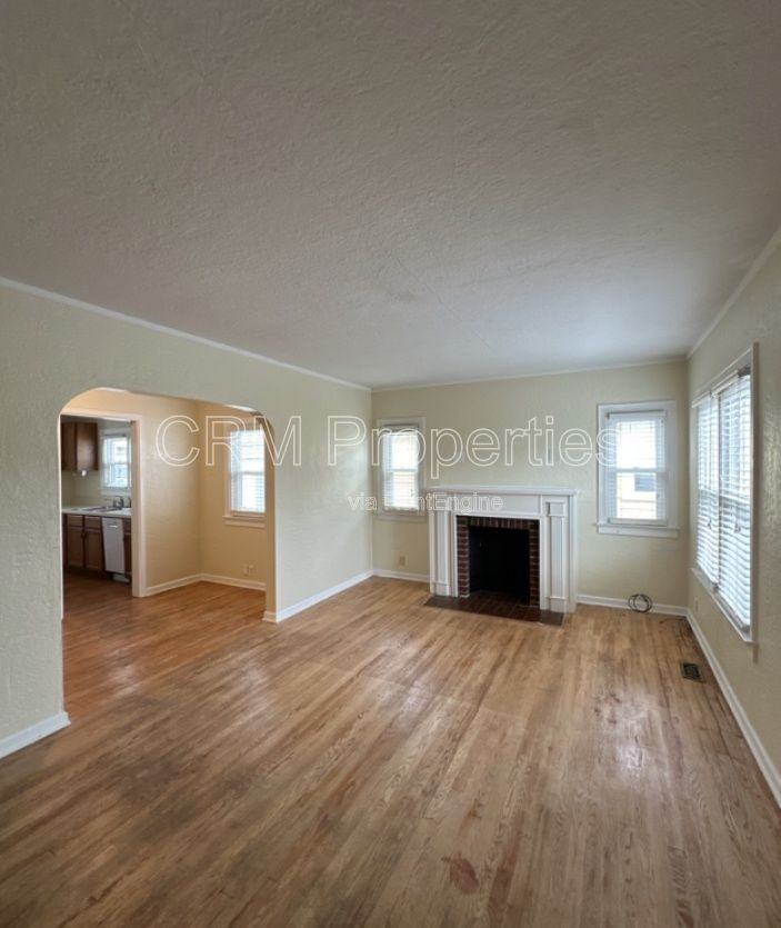 1907 S Webster St - Photo 6 of 16