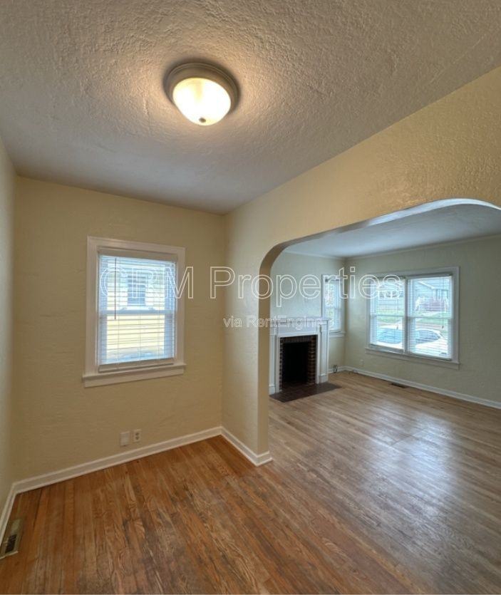 1907 S Webster St - Photo 7 of 16